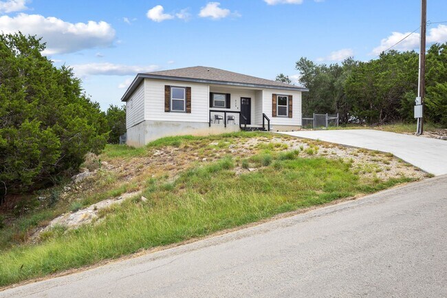Building Photo - 3 Bedroom/2 Bath Scenic Heights Subdivision