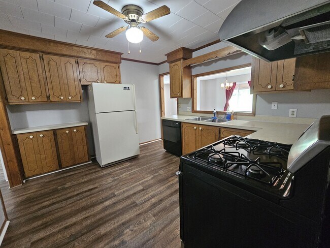 Building Photo - 909 Requa Rd