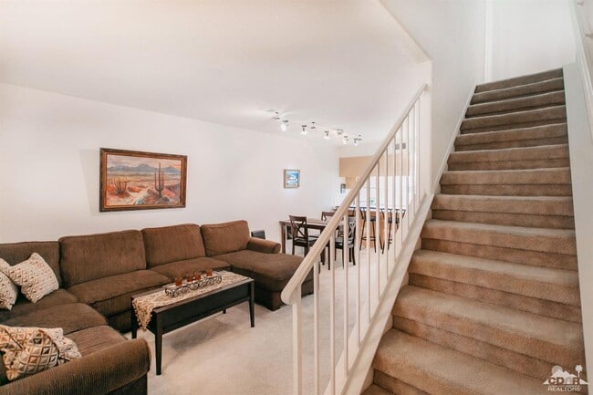 Building Photo - 384 Tava Ln