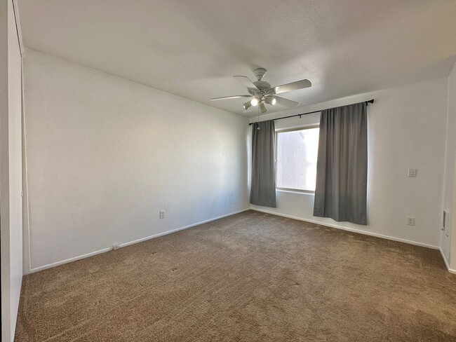 Building Photo - 3 Bedroom Condo in Clairemont with Spaciou...