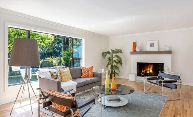 Foto del edificio - Updated Lake Oswego Home Overlook Country ...