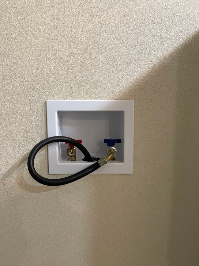 Foto del edificio - 2518 Quail Run Blvd N