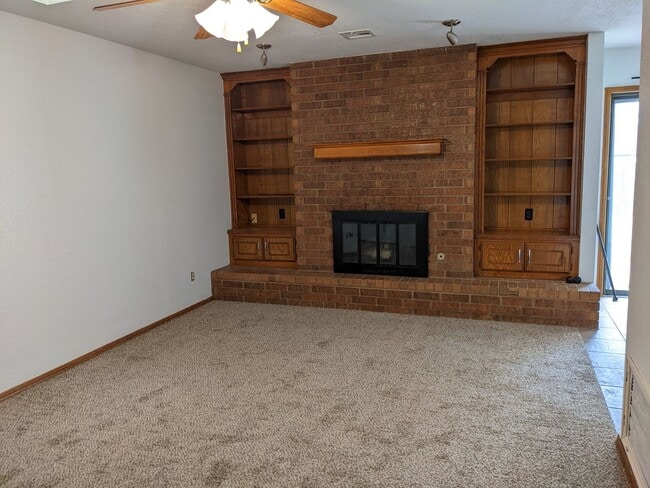 Building Photo - Great 3 Bed 2 Bath Home in Mustang Schools!