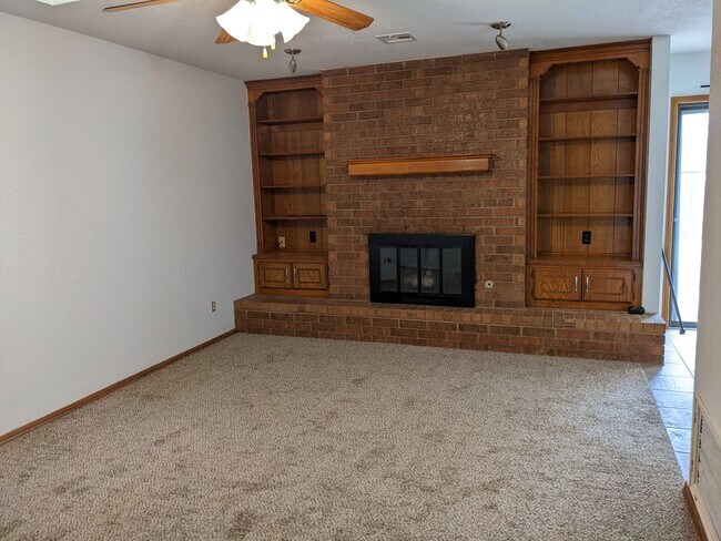 Foto del edificio - Great 3 Bed 2 Bath Home in Mustang Schools!