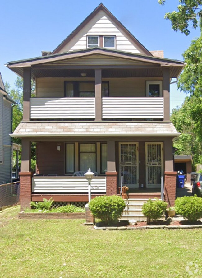 Building Photo - 700 E 117th St
