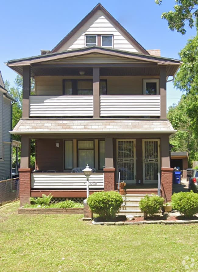 Building Photo - 700 E 117th St