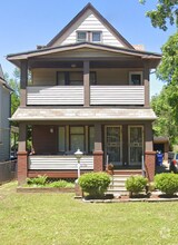 Building Photo - 700 E 117th St