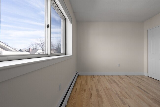 Building Photo - 16 Trowbridge St
