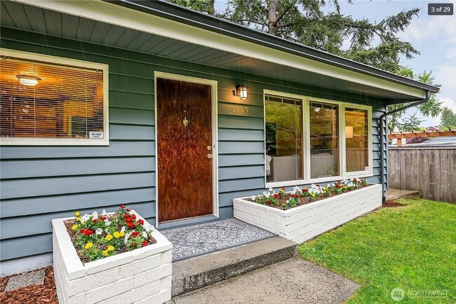 Building Photo - Shoreline Rambler