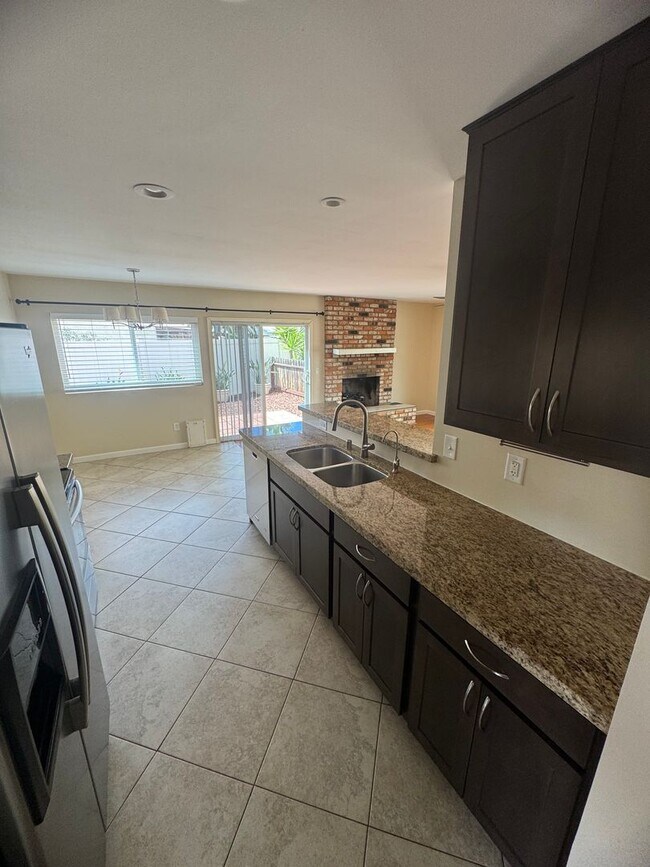 Foto del edificio - Included Solar!! Beautiful 3 Bed, 2 Bath House with two backyards in Award Winning Poway School D...