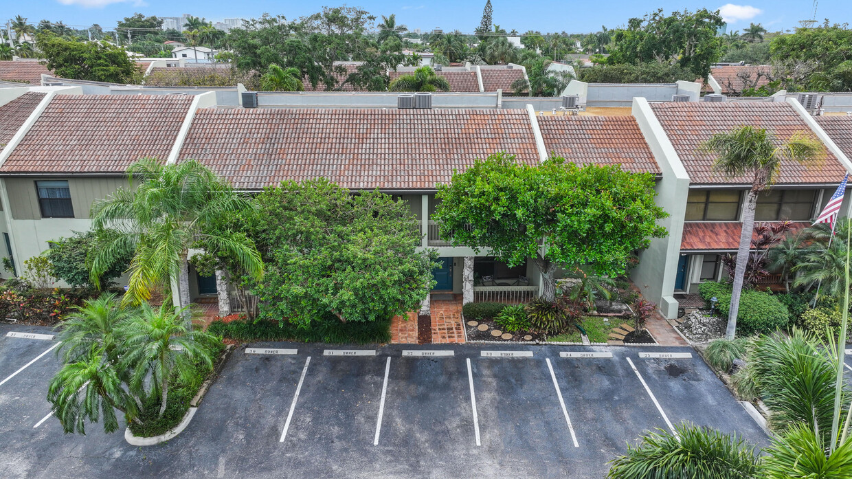 Foto principal - 6021 Bayview Dr