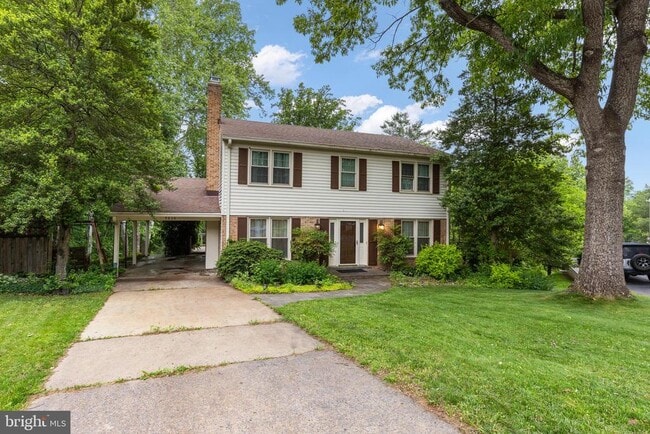 Building Photo - 9830 Meadow Valley Dr