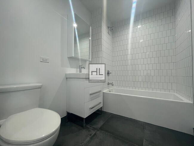 Foto del edificio - 2510 BEDFORD AVENUE 6E