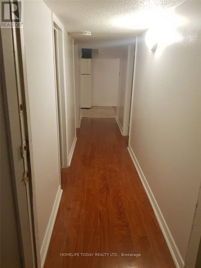 Photo du bâtiment - 1616 McBrady Crescent