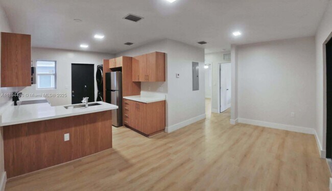 Building Photo - 4555 NW 14th Ave