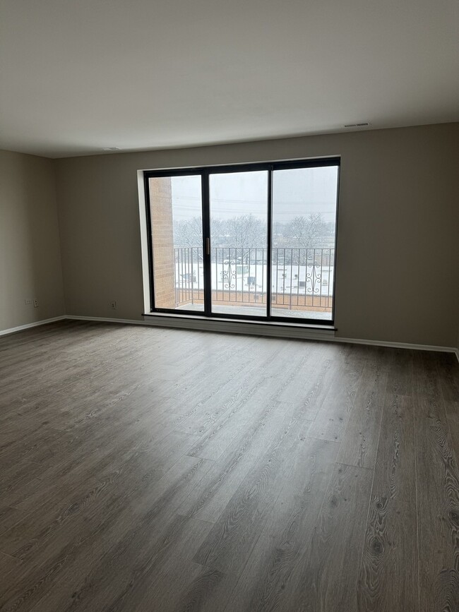 Foto del edificio - 1717 W Crystal Ln