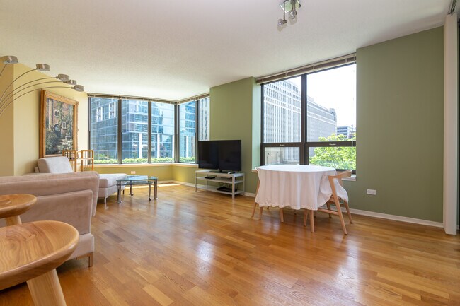 Building Photo - 400 N LaSalle Dr