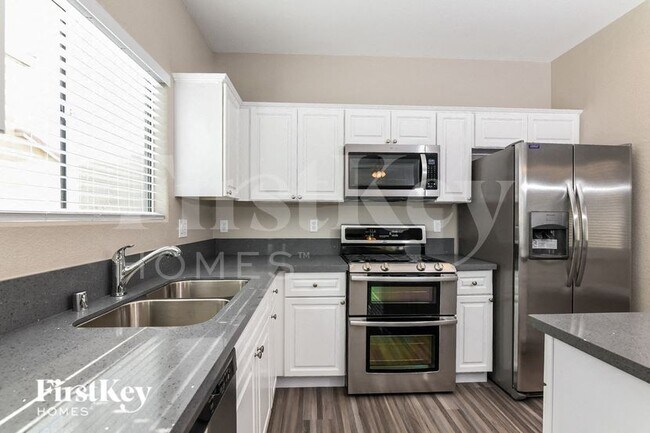 Foto del edificio - 934 E Shady Charmer Ave