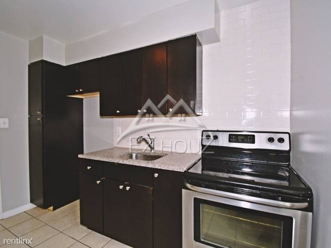 Foto del edificio - 123 Willow Spring Rd