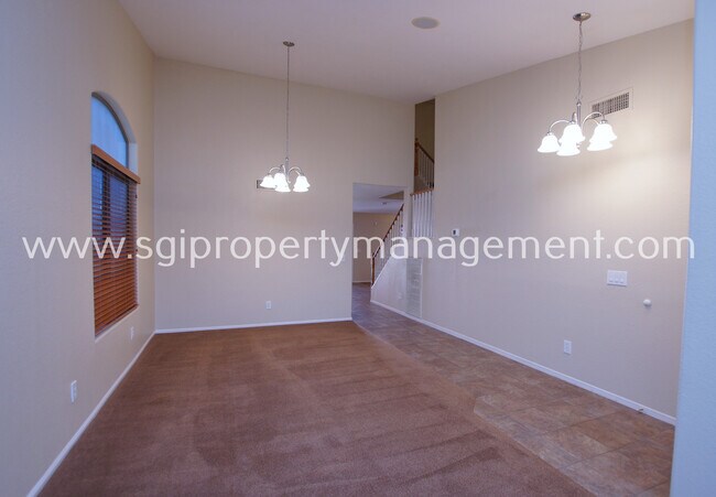 Building Photo - North Phoenix 4 bedroom home ready for mov...