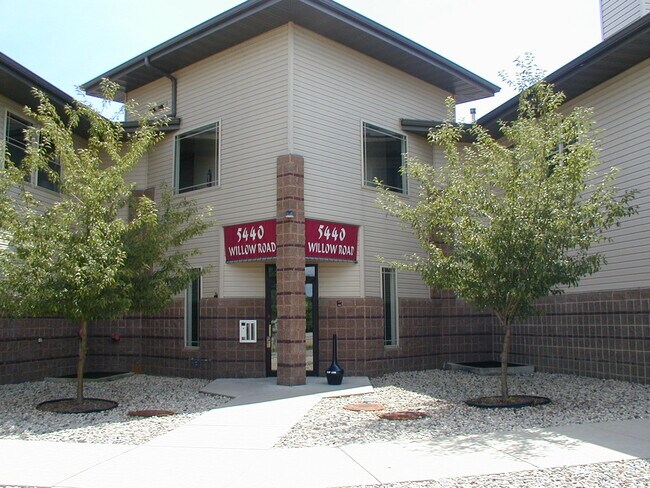 Foto del edificio - 5440 Willow Rd