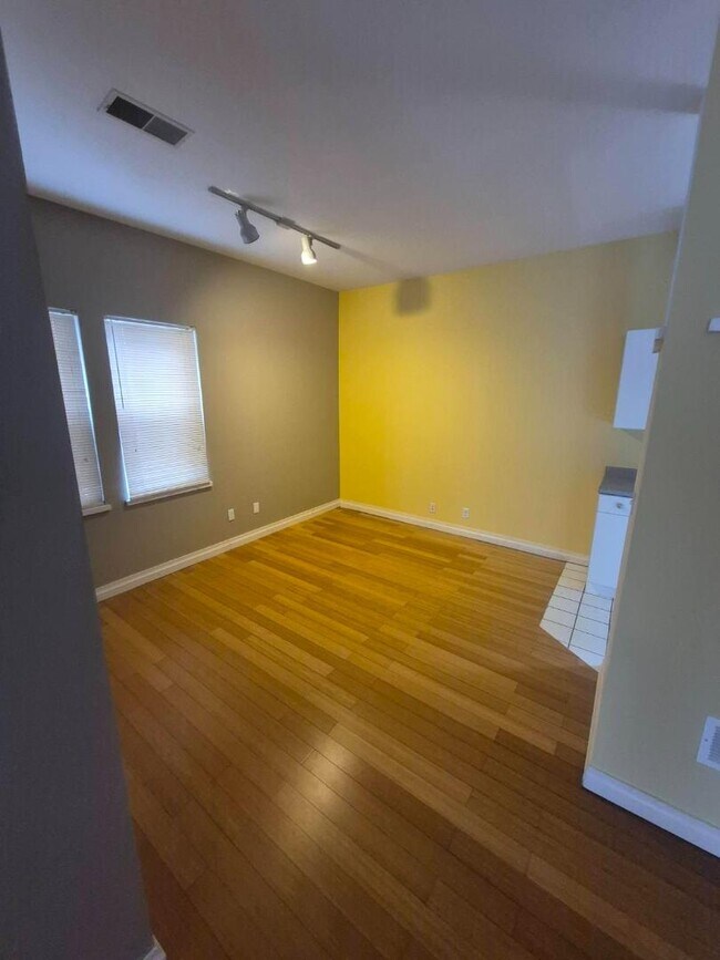 Building Photo - 158 Park St