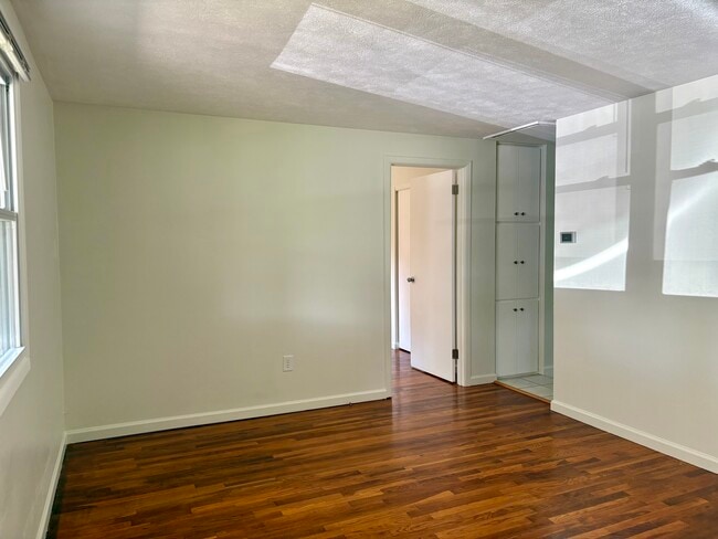 Building Photo - 10807 Central Ave