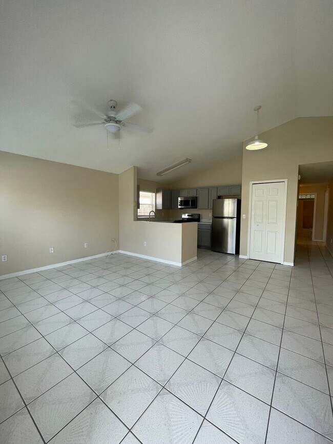 Building Photo - 3Bdrm 2Bath Newly Remodeled Home in the ga...