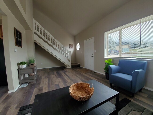 Foto del edificio - 520 Forest Edge Cir