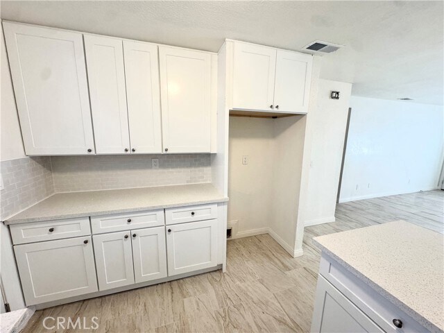 Foto del edificio - 16214 Juniper St
