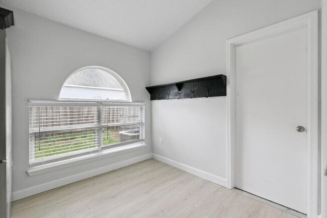 Building Photo - 14426 Lake Price Dr