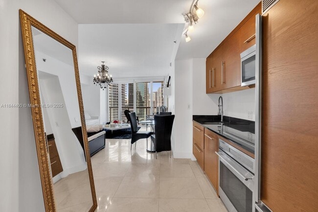 Building Photo - 475 Brickell Ave