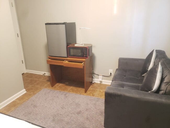 Foto del edificio - Fully-Furnished Rooms for Rent