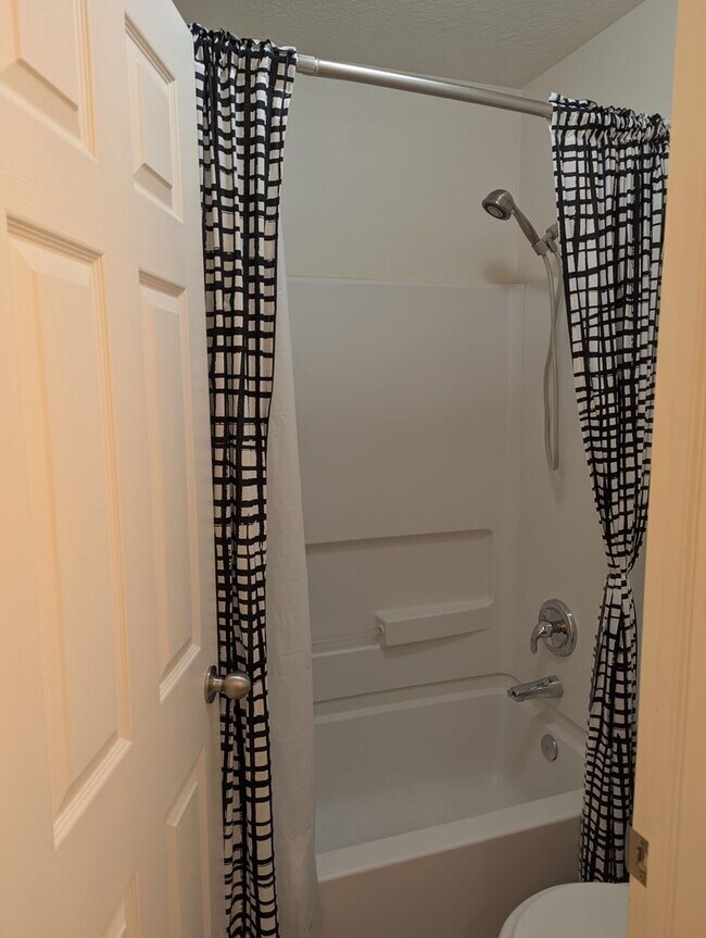 Building Photo - Beautiful 3 Bedroom Condo in Sandy!
