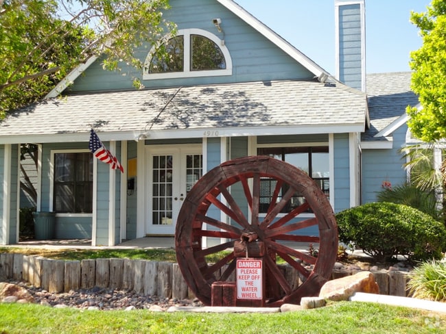 Building Photo - 3246 Mozart Dr