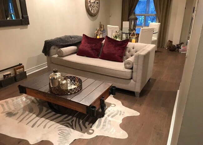 Photo du bâtiment - 128 Carlaw Av