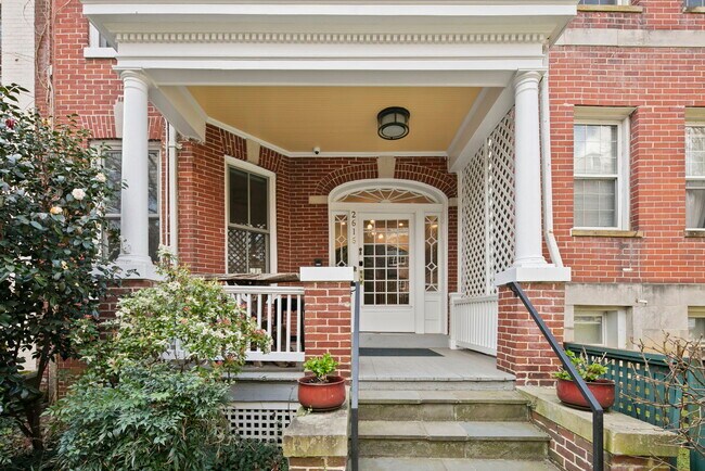 Building Photo - 2616 Cathedral Ave NW