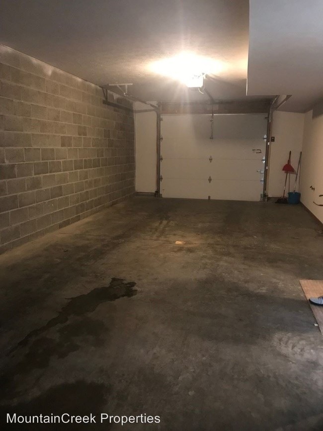 Building Photo - 360 McClellandtown Rd