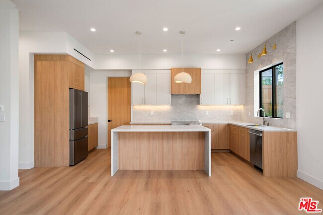 Foto del edificio - 5660 Winnetka Ave