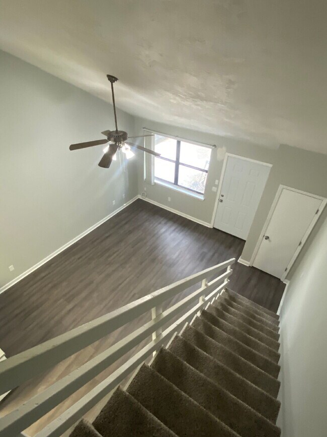 Building Photo - Freshly Remodeled 2 BR 2 BA Townhome Available Now! Beautiful New Flooring, Paint, And More!