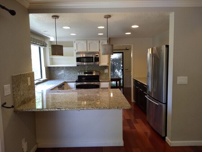 Foto del edificio - Updated 3 Bed 2.5 Bath Home