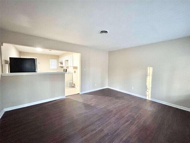 Building Photo - 6450 Raymond Dr