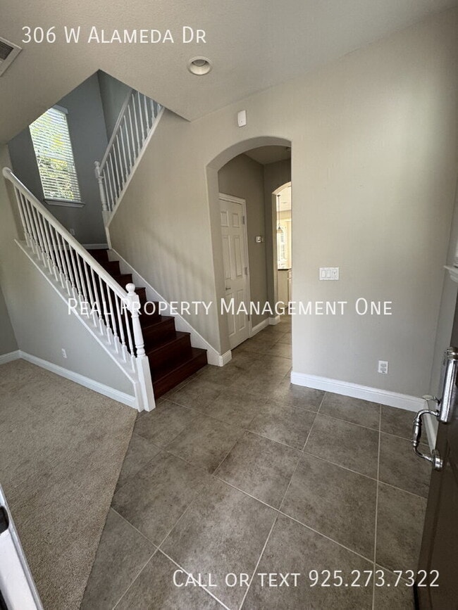 Building Photo - 306 W Alameda Dr