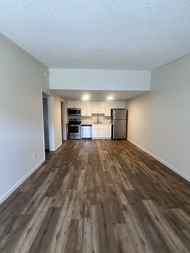 Foto del edificio - 1 bedroom/ 1 bath on Highway 58!