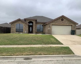 Building Photo - 2411 Coy Dr