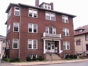 Building Photo - 124 S 7th St