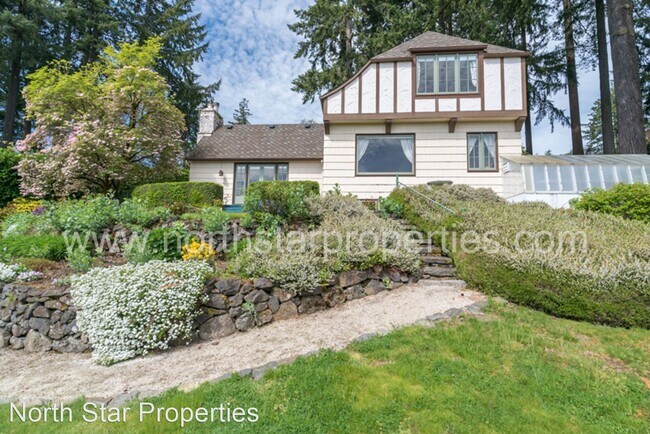 Building Photo - 3 br, 2.5 bath House - 394 SW Edgecliff Rd.