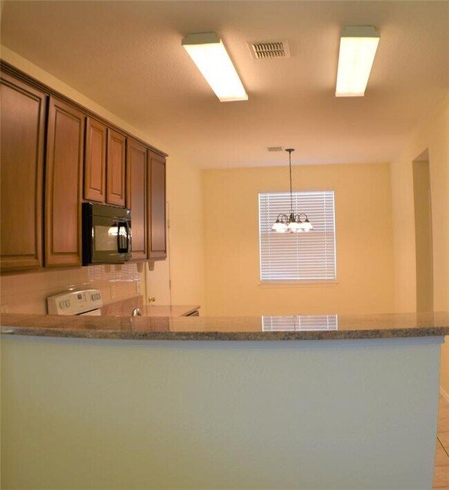 Building Photo - 720 Princeton Dr