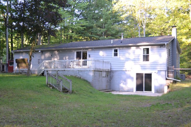 Foto del edificio - 8376 Hillcrest Rd