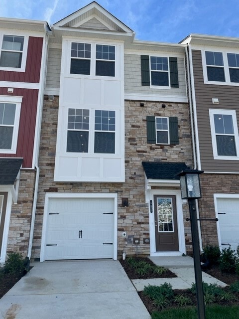 Building Photo - 595 Rivanna Hill Rd